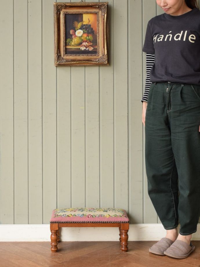 フランスアンティークの美しい椅子、プチポワンのフットスツール(j-704