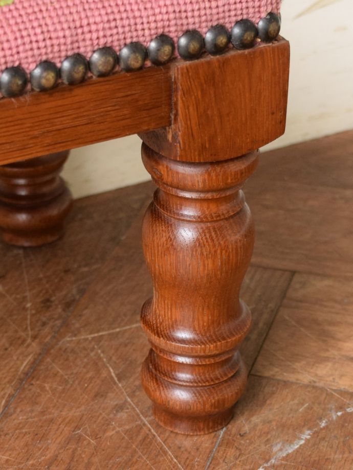 フランスアンティークの美しい椅子、プチポワンのフットスツール(j-704