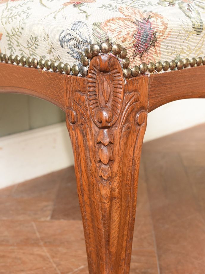 スツールの装飾