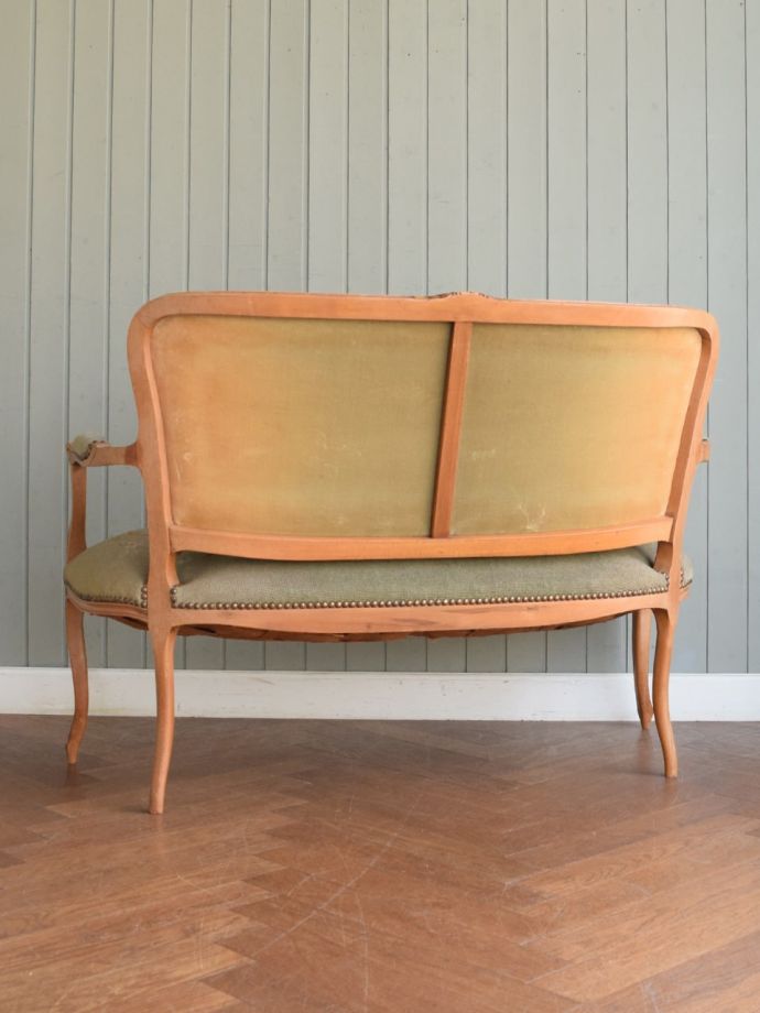 アンティークのセティの後ろ姿