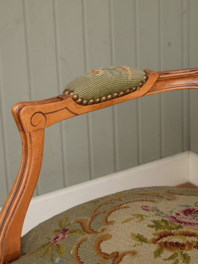 アンティークの椅子のアーム