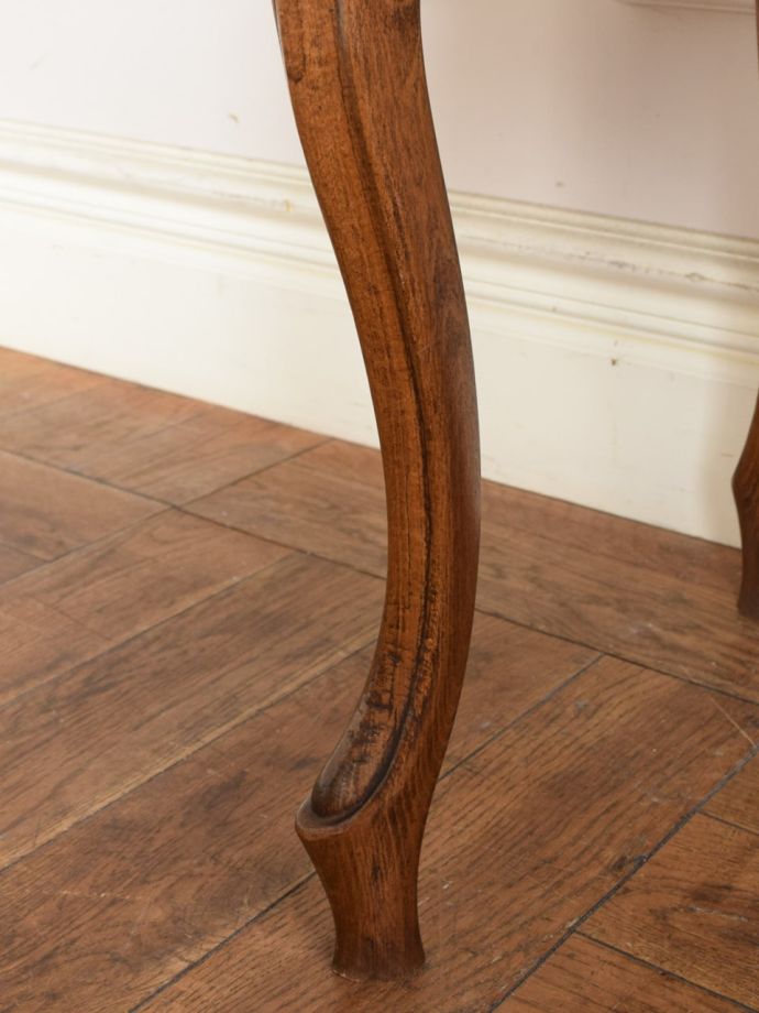 アンティークチェアの脚