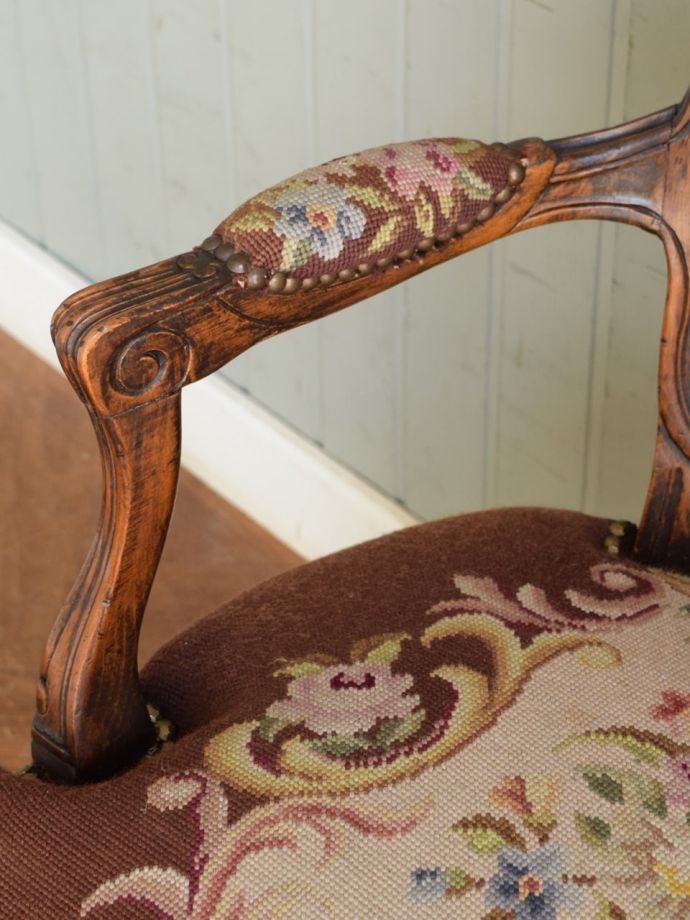 アンティークの椅子のアーム