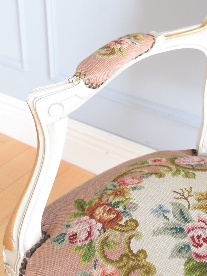 アンティークの椅子のアーム