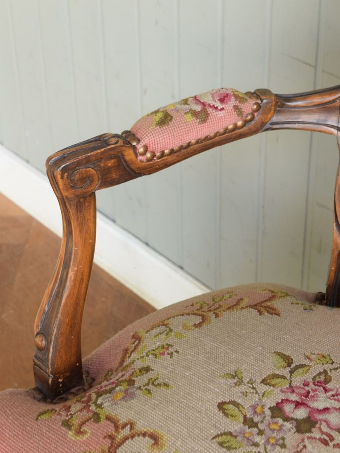 アンティークの椅子のアーム