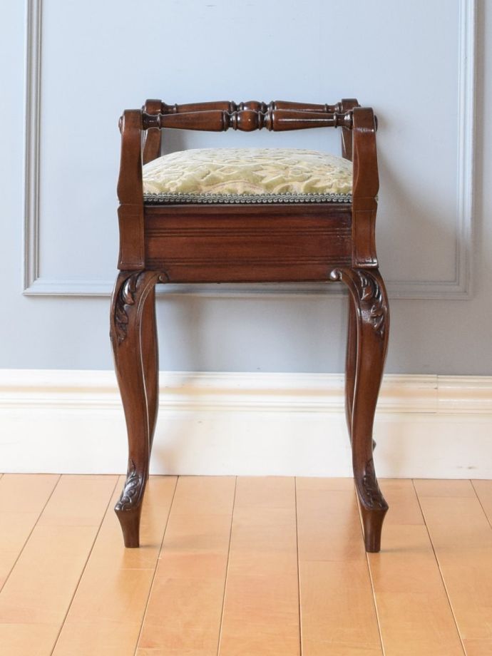 アンティークスツールの側面