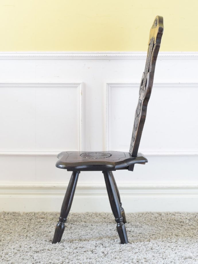 アンティークの椅子の側面