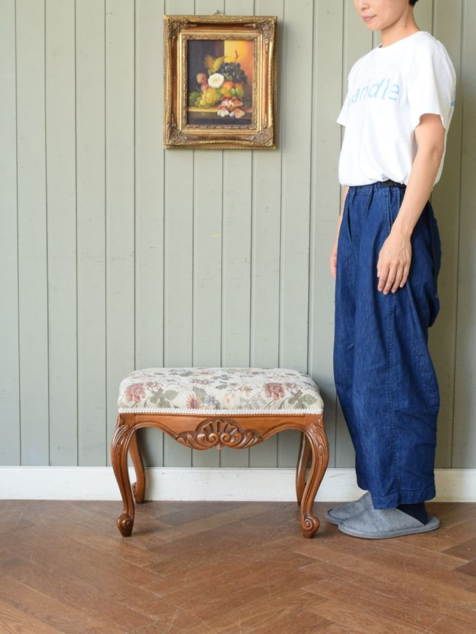 アンティークのピアノスツール