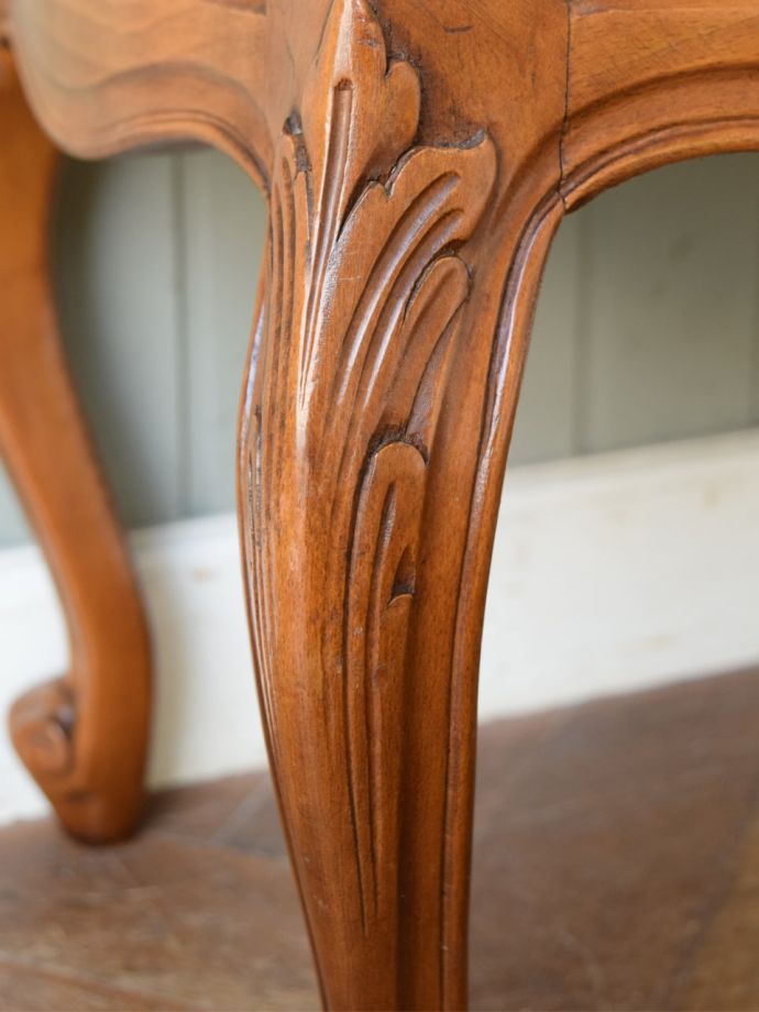 アンティークチェアの装飾