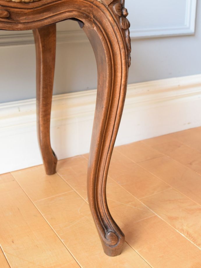 アンティークチェアの脚