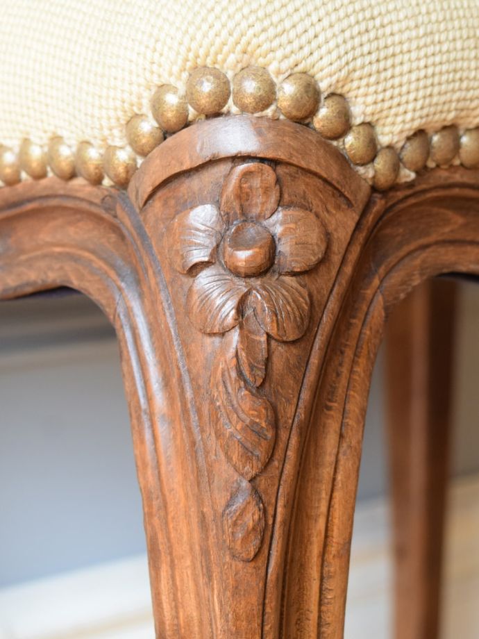 スツールの装飾