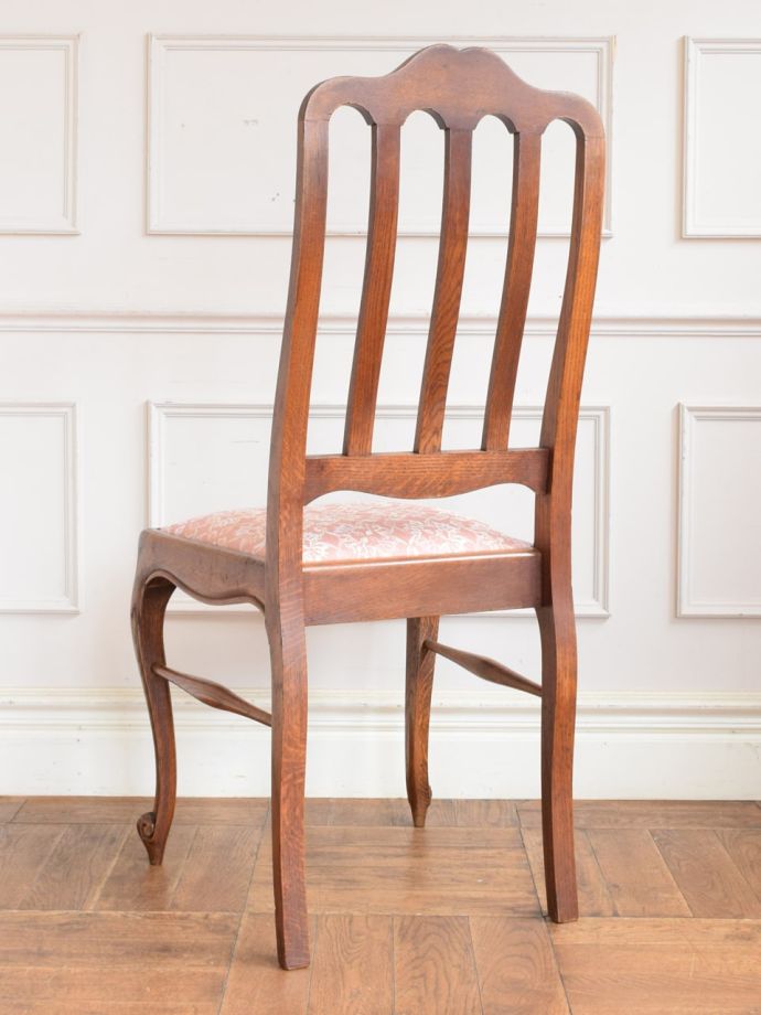 アンティークダイニングチェアの後ろ姿