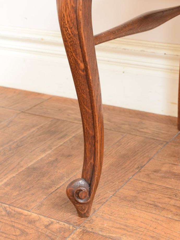 アンティークチェアの脚