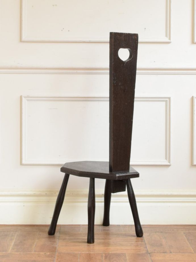 アンティークチェアの後ろ姿