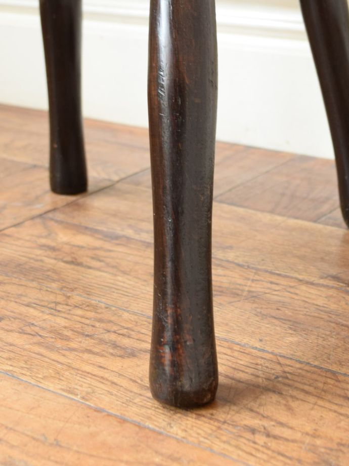 アンティークチェアの脚