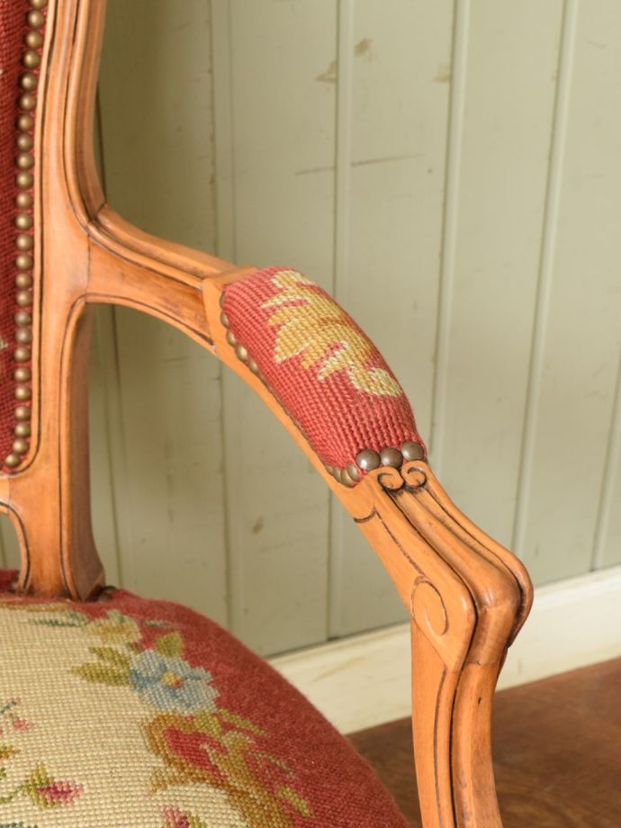 アンティークの椅子のアーム