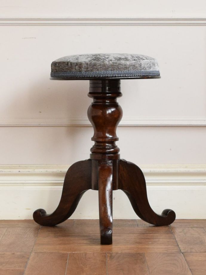 アンティークスツールの側面