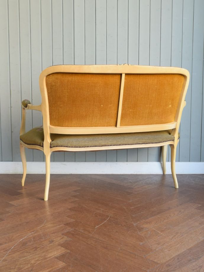 アンティークのセティの後ろ姿