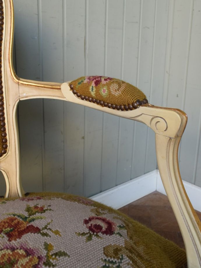 アンティークの椅子のアーム