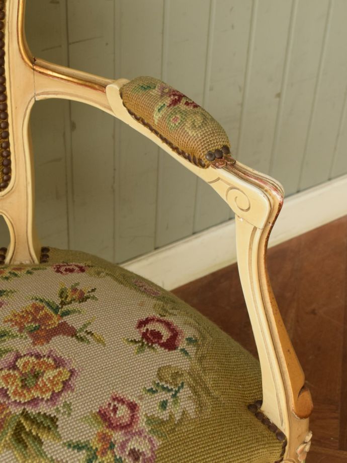 アンティークの椅子のアーム