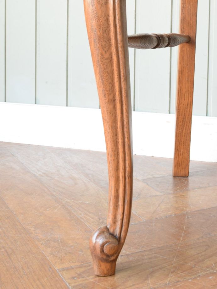 アンティークチェアの脚