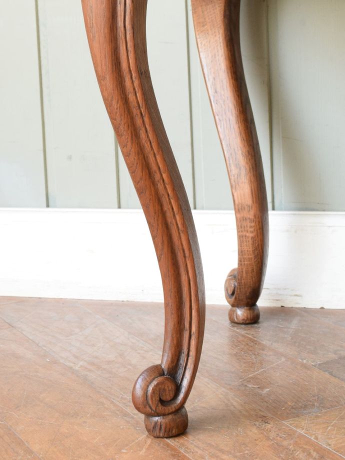 アンティークチェアの脚