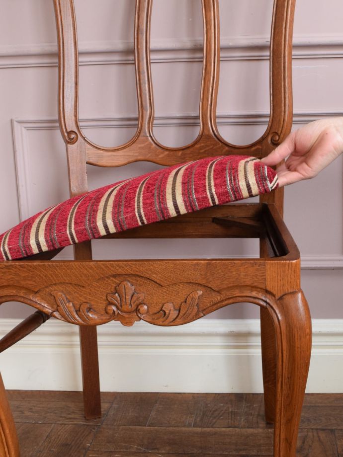 取り外しが出来る椅子の座面