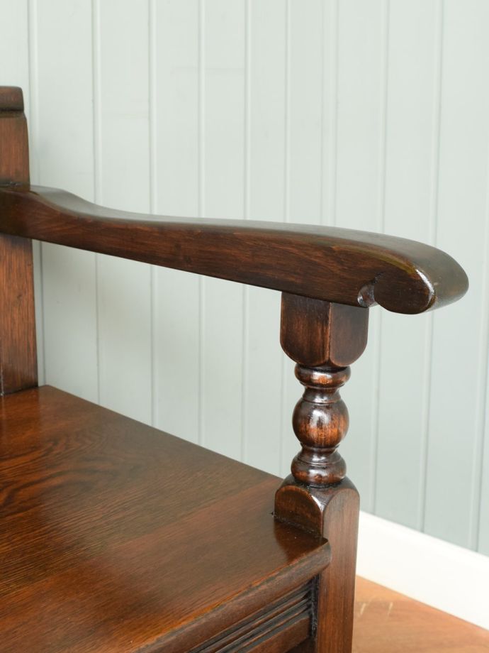 アンティークの椅子のアーム