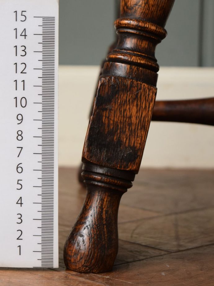 アンティークチェアの脚