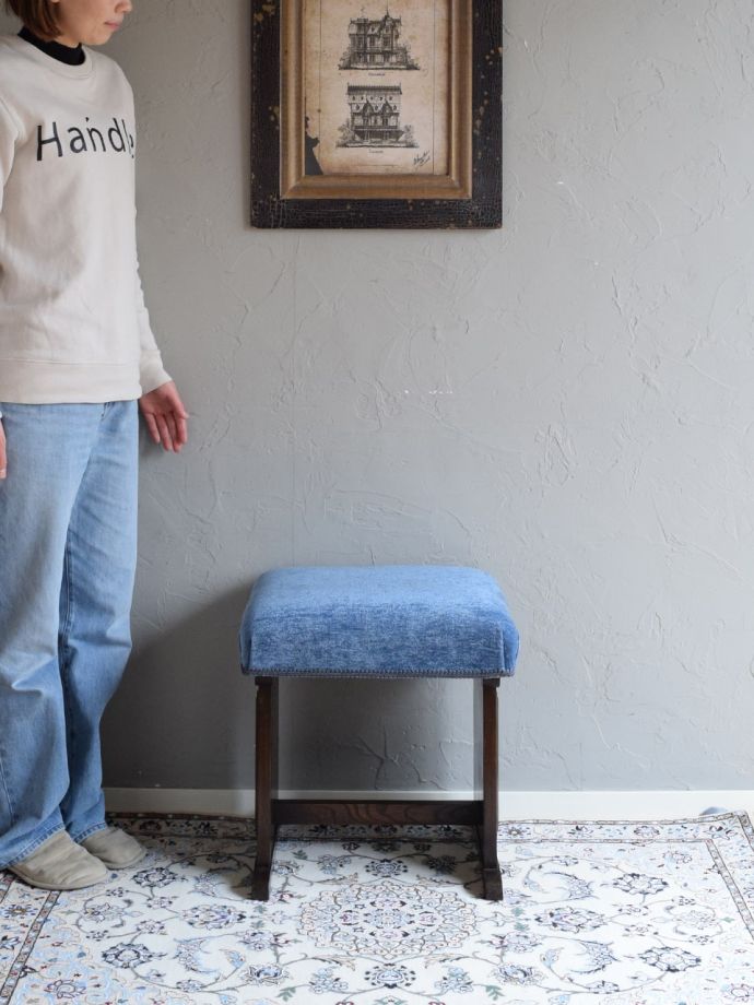 アンティークのスツール