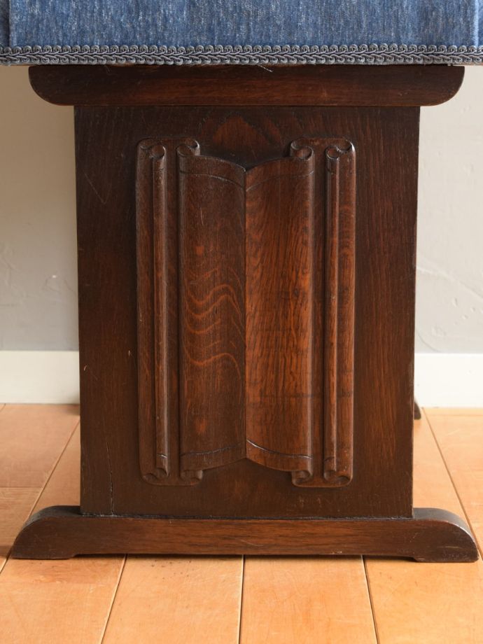 アンティークスツールの装飾