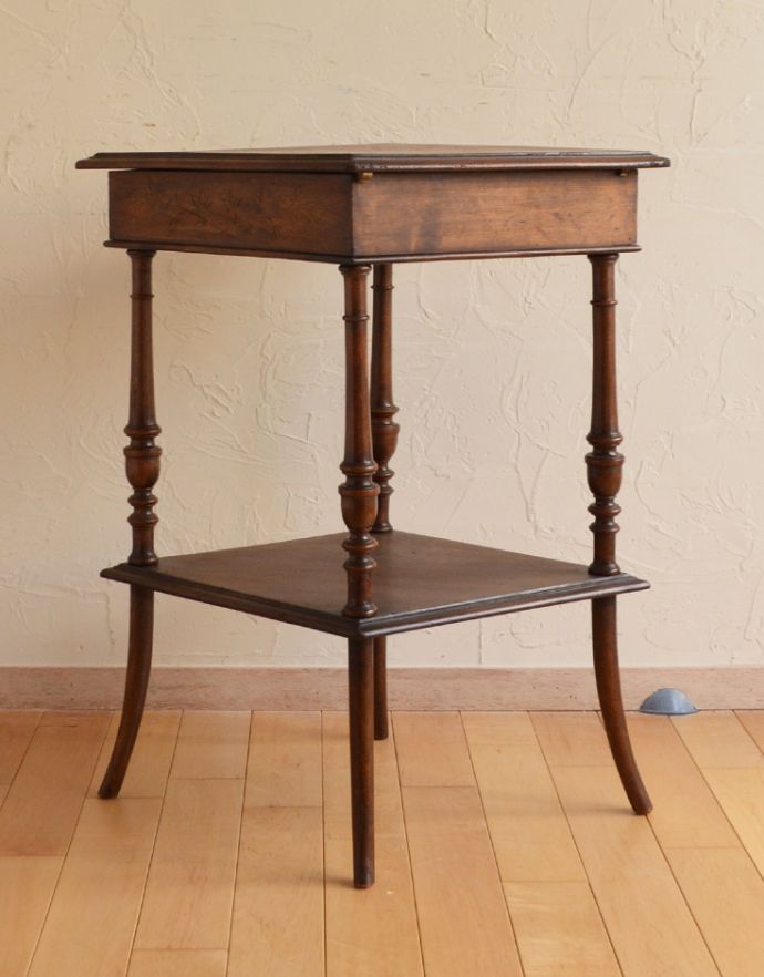 ソーイングボックス　アンティーク家具　フランスからやってきた小鳥が描かれたアンティークのソーイングボックス。後ろ姿も見て下さい。(j-974-f-2)