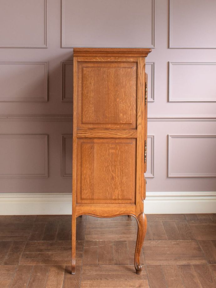 サイドボードの側面