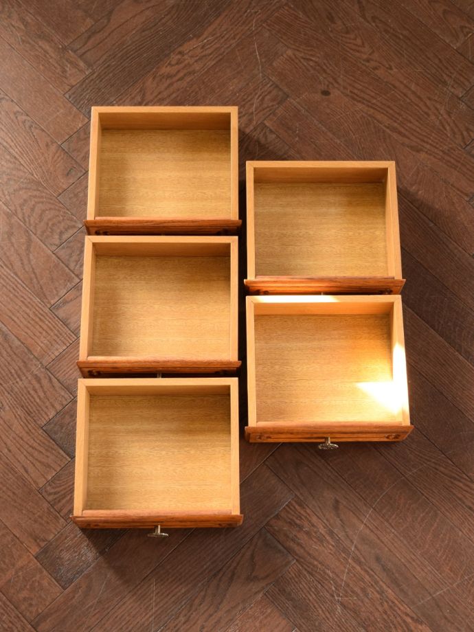 チェストの引き出しの中