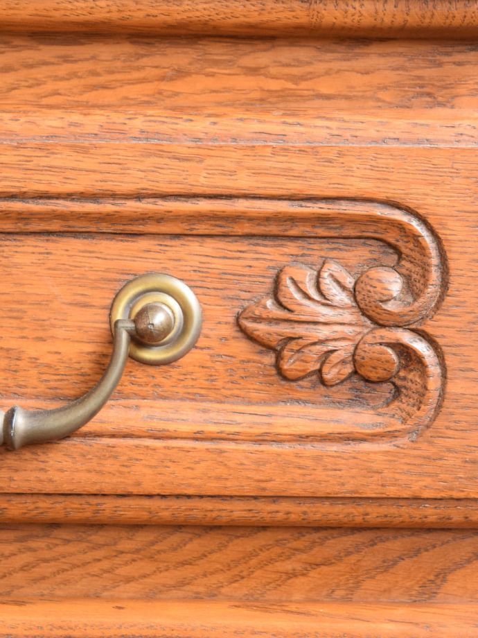 アンティーク家具の装飾