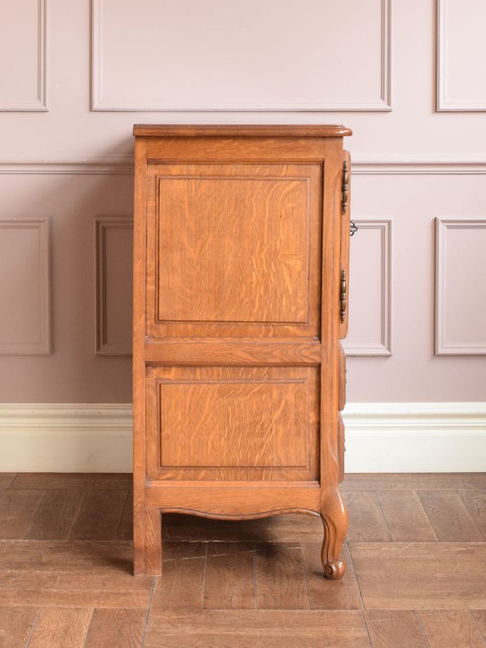 サイドキャビネットの側面