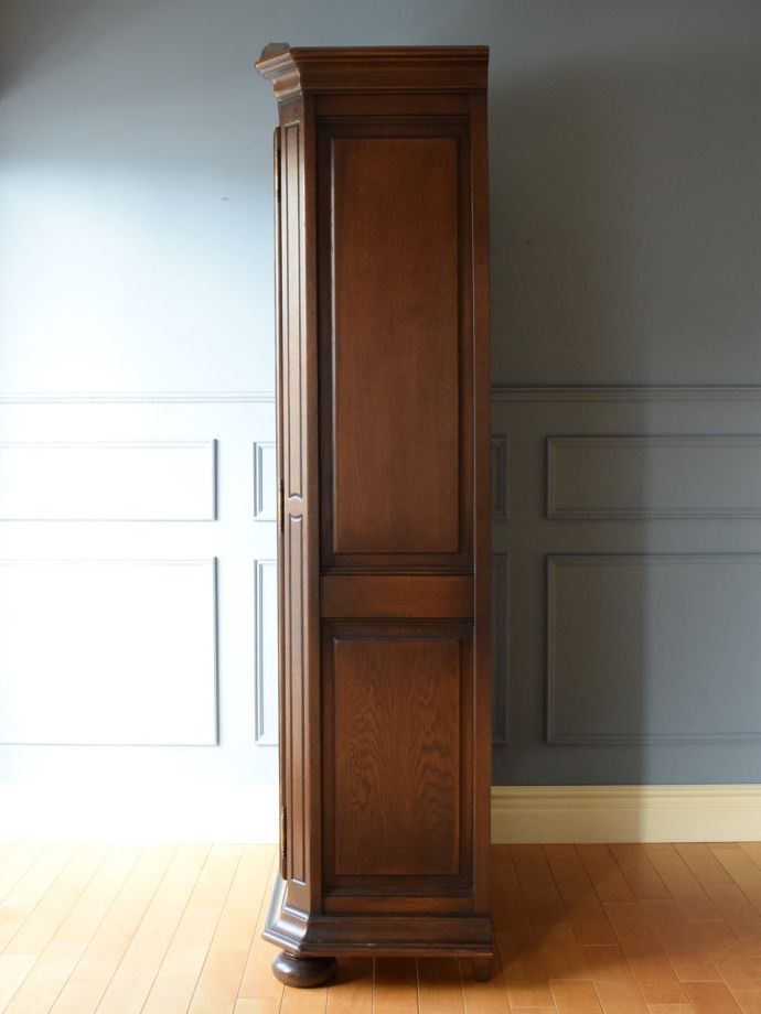 ワードローブの側面