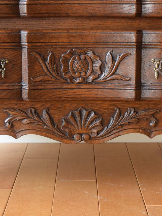 フランスらしい彫