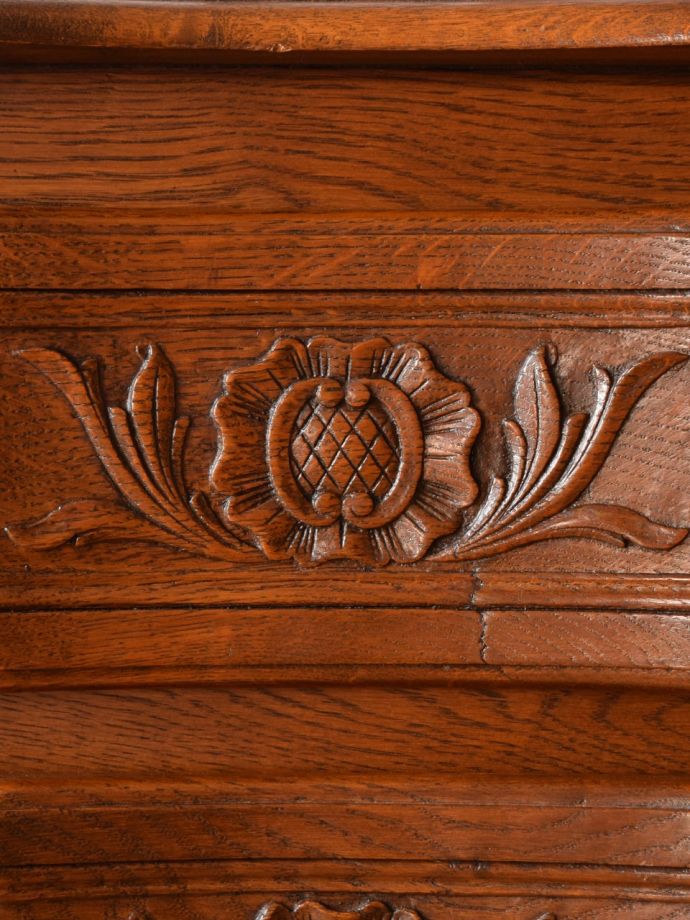 フランスらしい彫