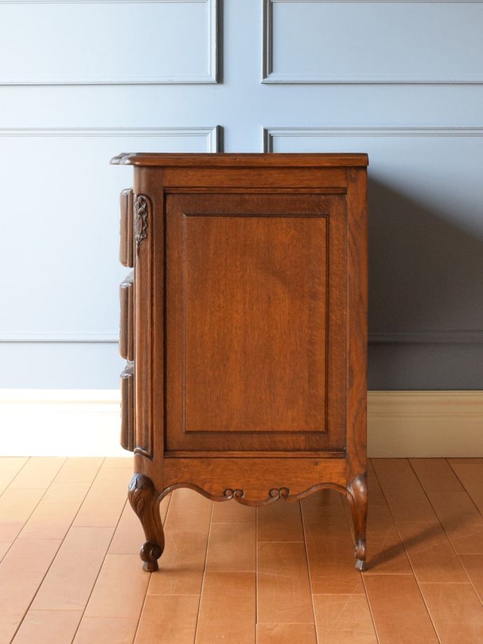 アンティークチェストの側面