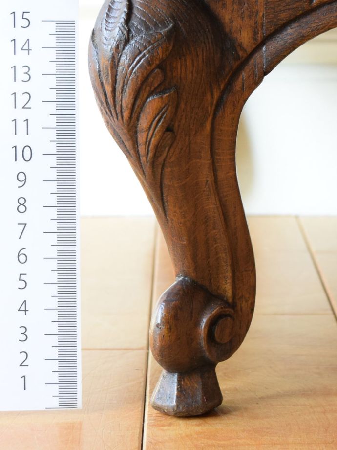 アンティークチェストの脚