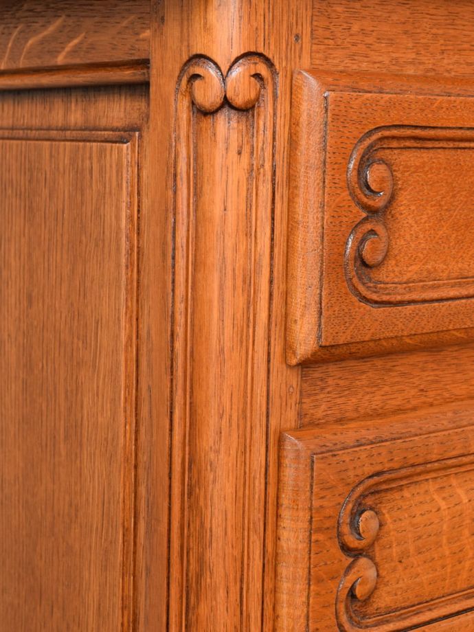 フランスらしい彫