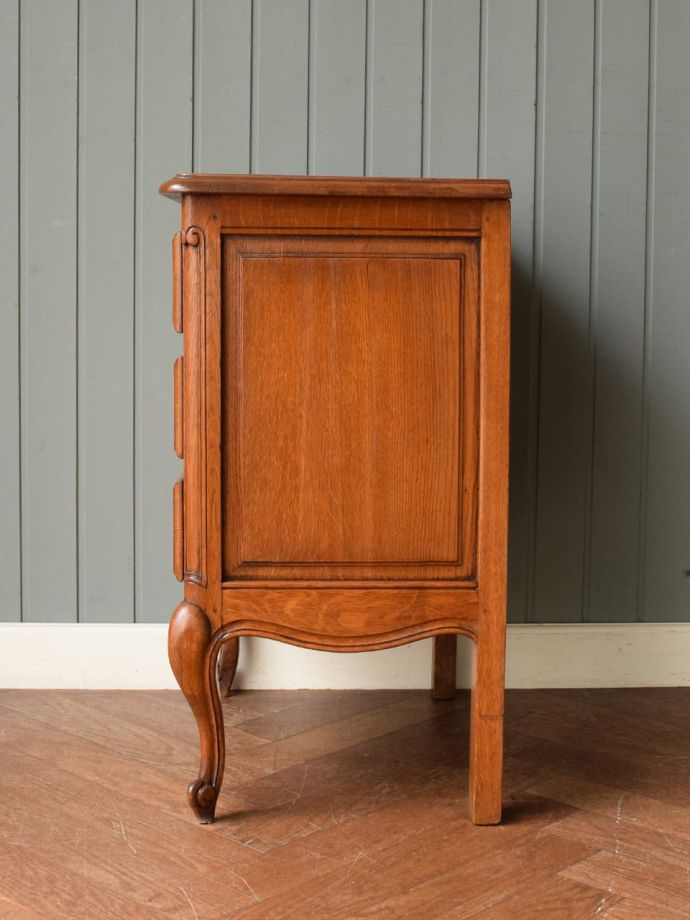 アンティークチェストの側面