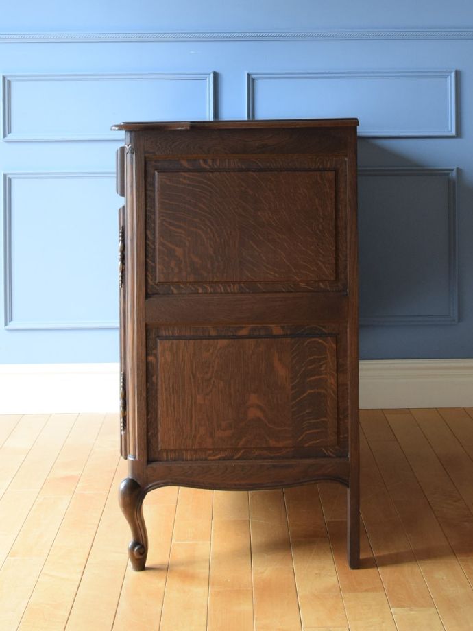 サイドボードの側面