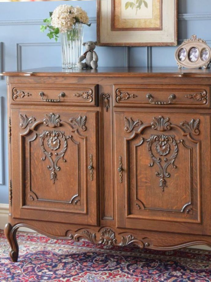 フランスのアンティークらしい美しい彫