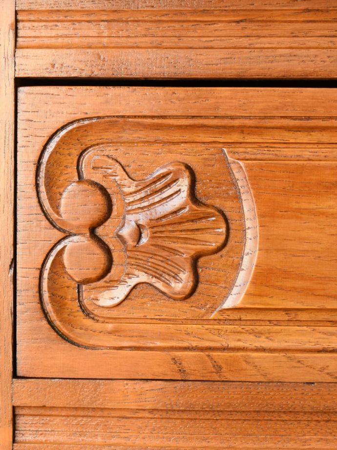 フランスらしい彫