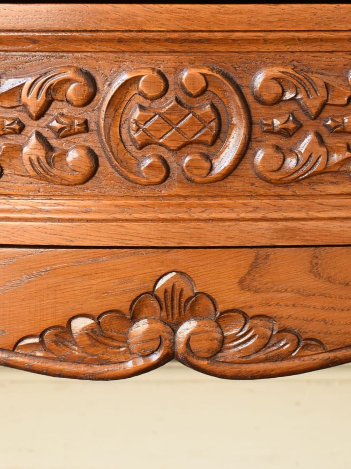 フランスらしい彫