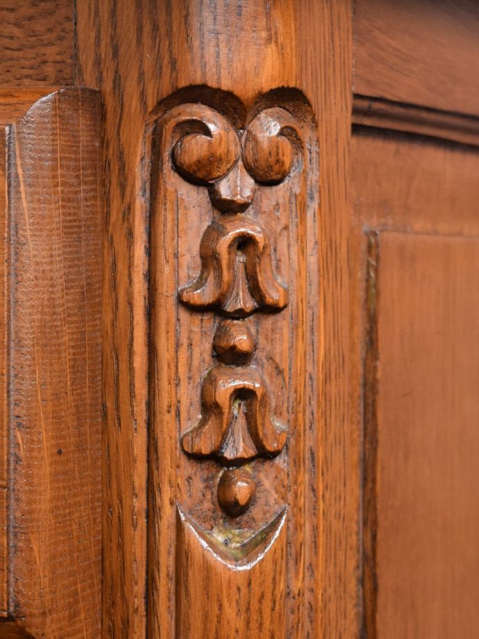 フランスらしい彫