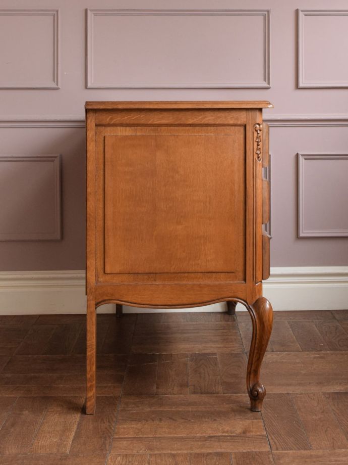 アンティークチェストの側面