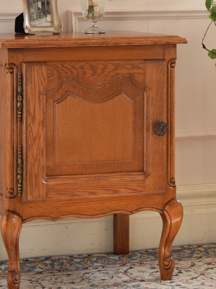 フランスのアンティークらしい美しい彫